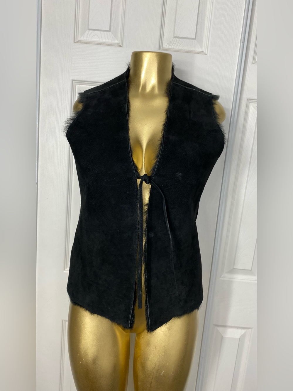 💯Leather Newport News Black Faux Shearling Tie Vest